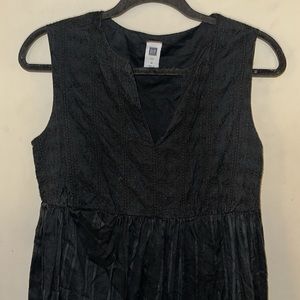 GAP Sleevless split neck tiered mini dress